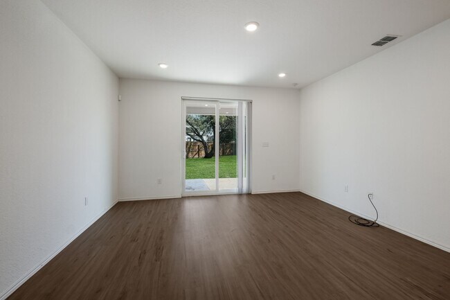 Building Photo - 3403 Rancho Primera