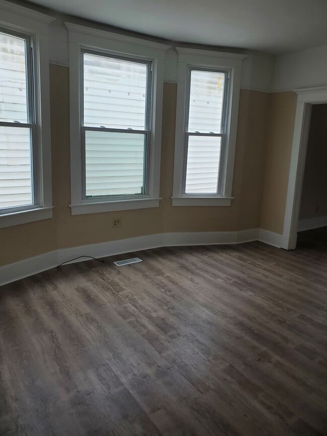 Building Photo - 3 Bed 1 bath house
