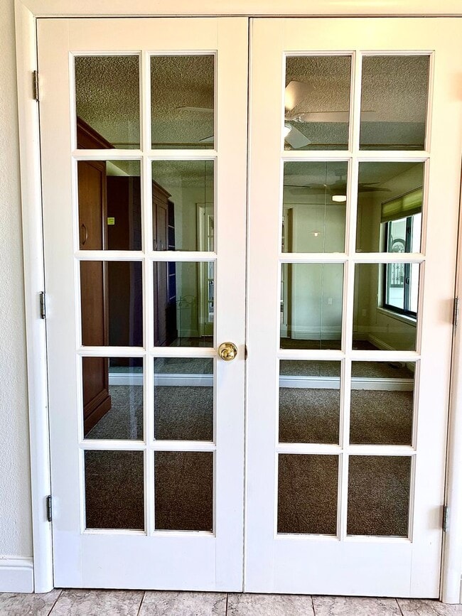 Building Photo - Lovely Highlands Home w/a View Available 7...