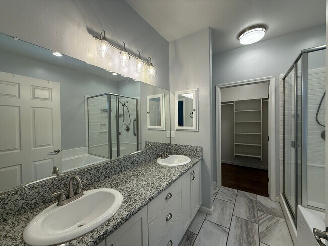 Building Photo - harming 3 bedroom, 2 bathroom single-story...