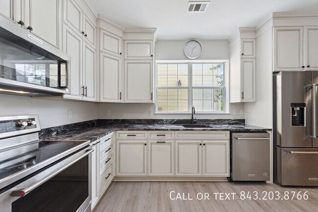 Building Photo - 4585 Great Oak Dr