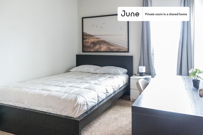 Primary Photo - Private bedroom in 5 bed/2 bath Home