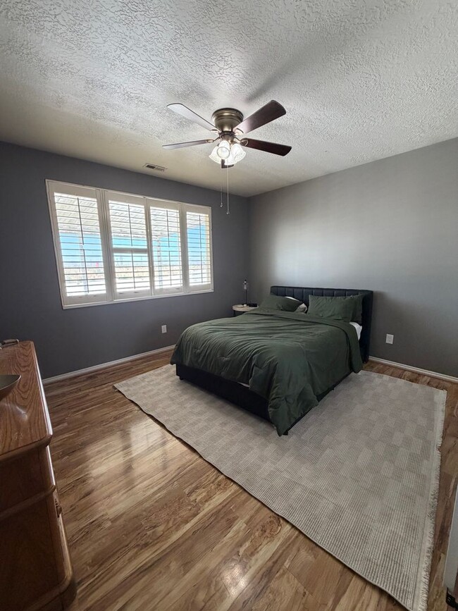 Building Photo - GET $1000 OFF THE FIRST MONTHS RENT!!!