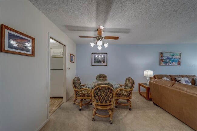 Building Photo - 4575 Cove Cir
