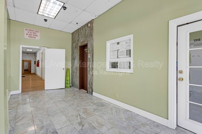 Building Photo - 1315 Flower St