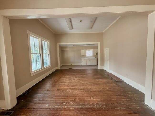 Building Photo - 227 S Zetterower Ave