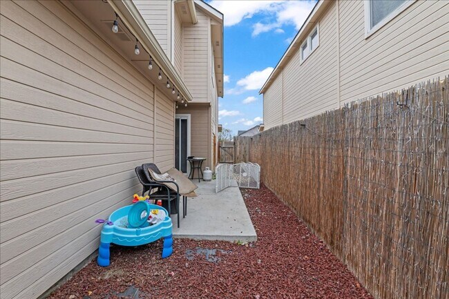 Building Photo - 3 Bedroom 2 Bathroom Home in Meridian