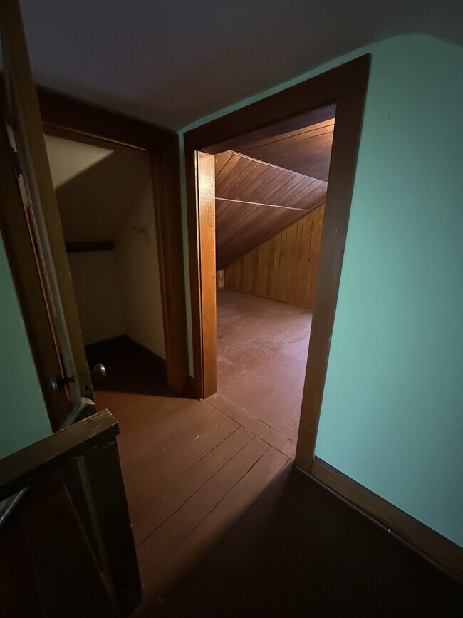 Building Photo - 940 Lindbergh Ave