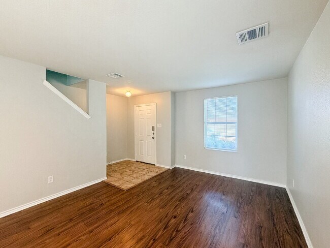 Building Photo - 2 Story - 4 Bed, 2.5 Bath Home in Crowley