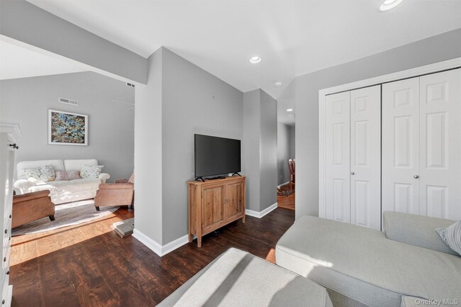 Building Photo - 72 Old Farm Ln