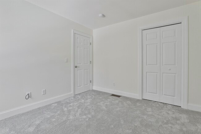Building Photo - 22 Reeds Ferry Way