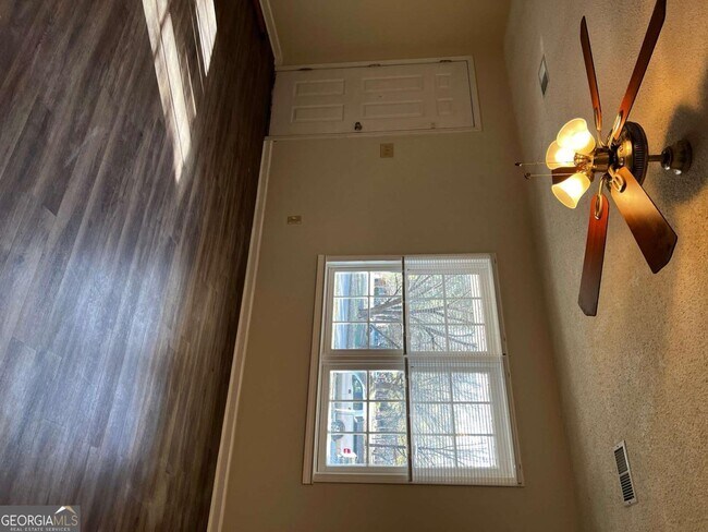 Building Photo - 420 N Elizabeth Ln