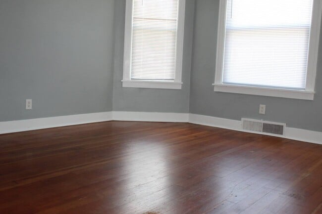 Building Photo - 653 Chartres St