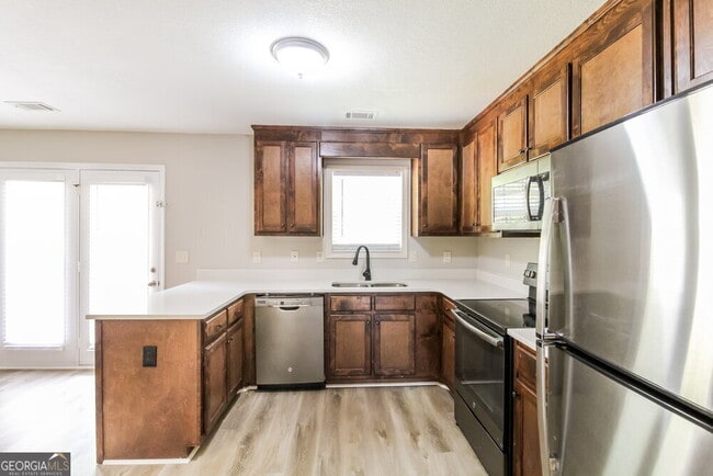 Building Photo - 602 Embassy Walk