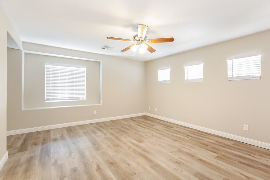 Building Photo - 9775 Pan Falls St