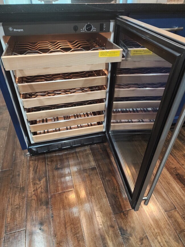 Building Photo - 5005 Hidalgo St