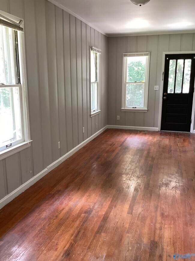 Building Photo - 2404 Whitesburg Dr