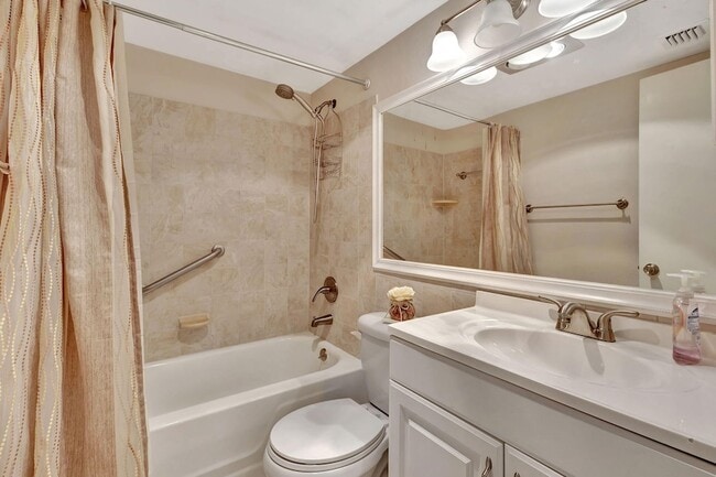 Building Photo - 162 Coventry G