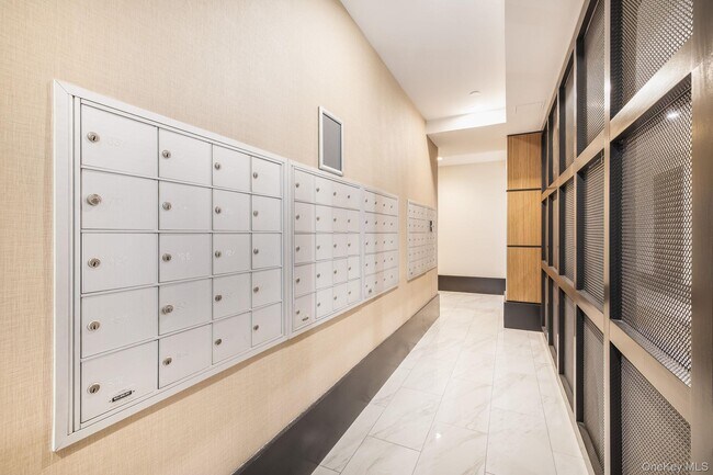 Building Photo - 300 Mamaroneck Ave