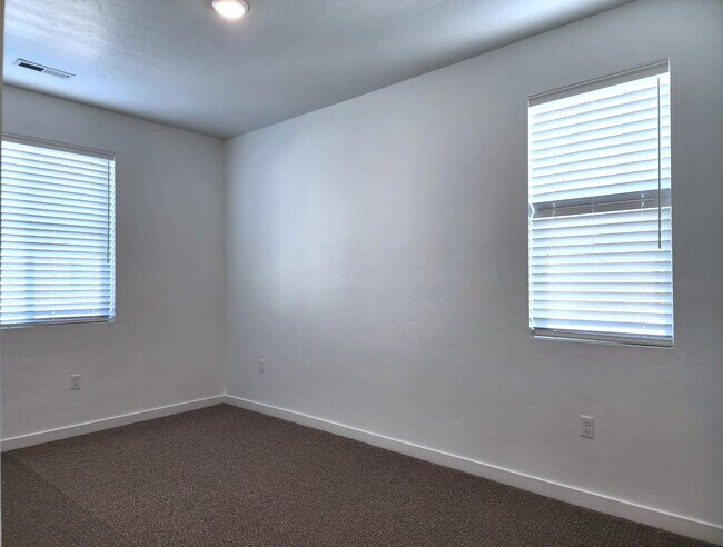 Building Photo - 362 N Lagrasse Ln