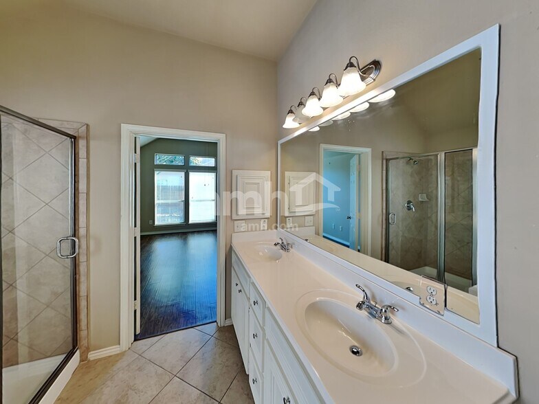 Building Photo - 13022 Golden Water Ct