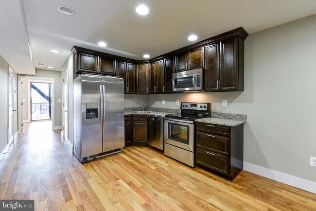 Building Photo - 2031 Benning Rd NE