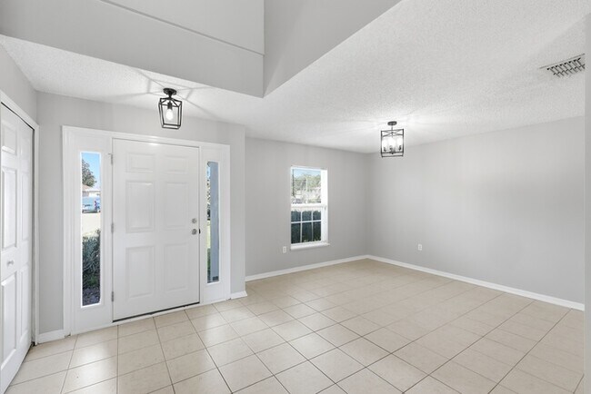 Building Photo - 261 Curtis Ave
