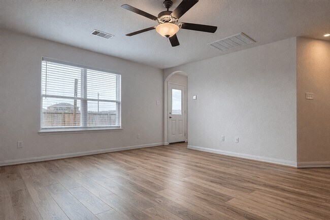 Building Photo - 2209 Nautica Terrace