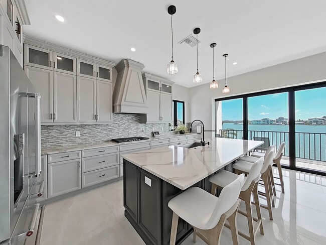 Building Photo - 882 Bay Point Dr