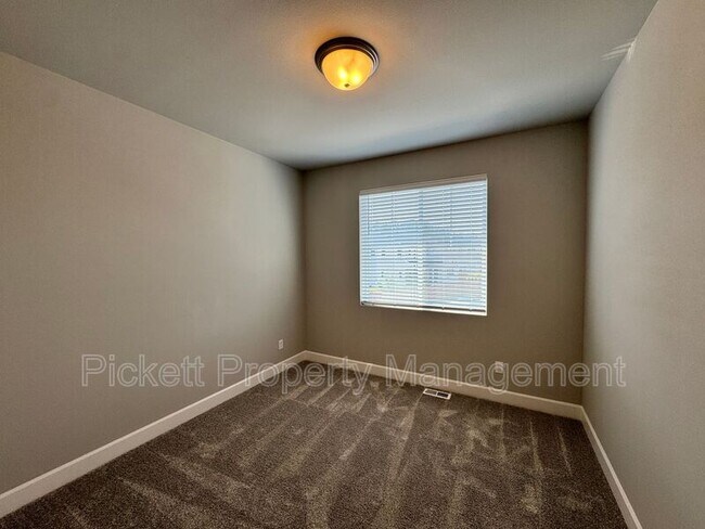 Building Photo - 3835 SW ALAVA COURT