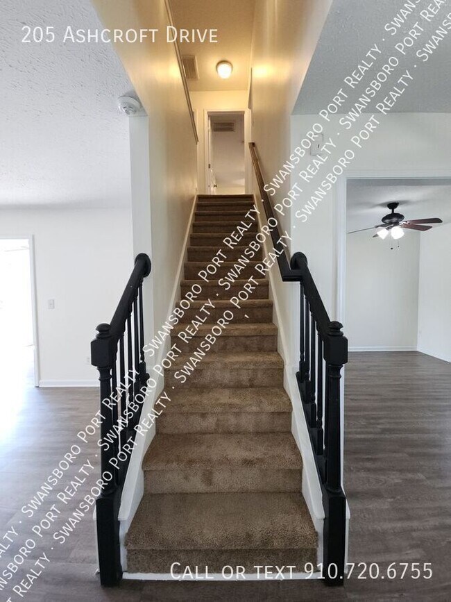 Building Photo - 205 Ashcroft Dr