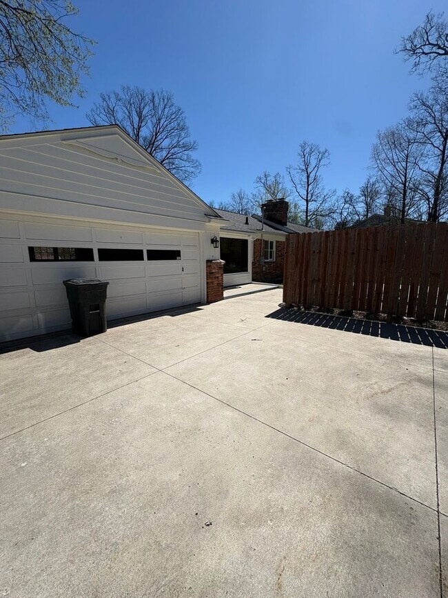 Building Photo - 24975 Franklin Park Dr