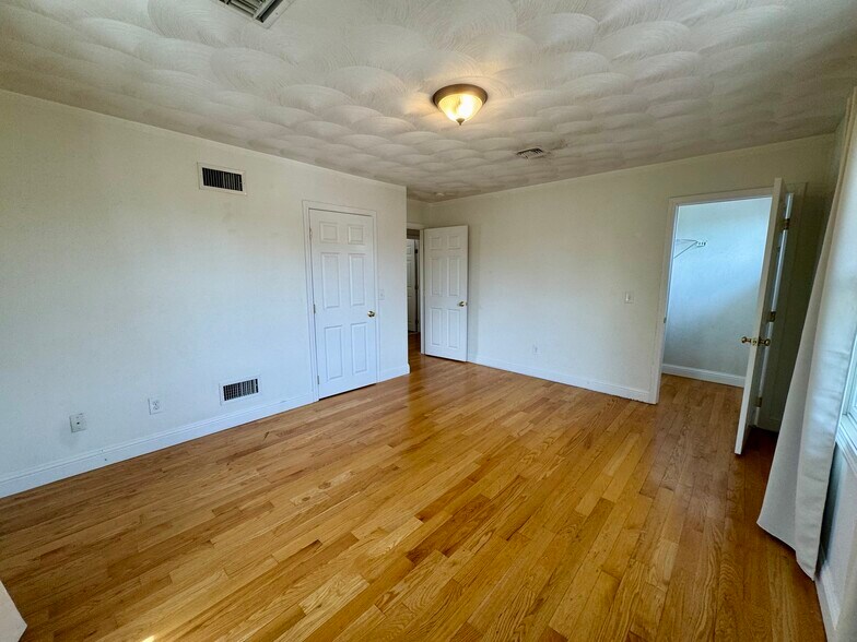 Building Photo - 3477 Pawtucket Ave