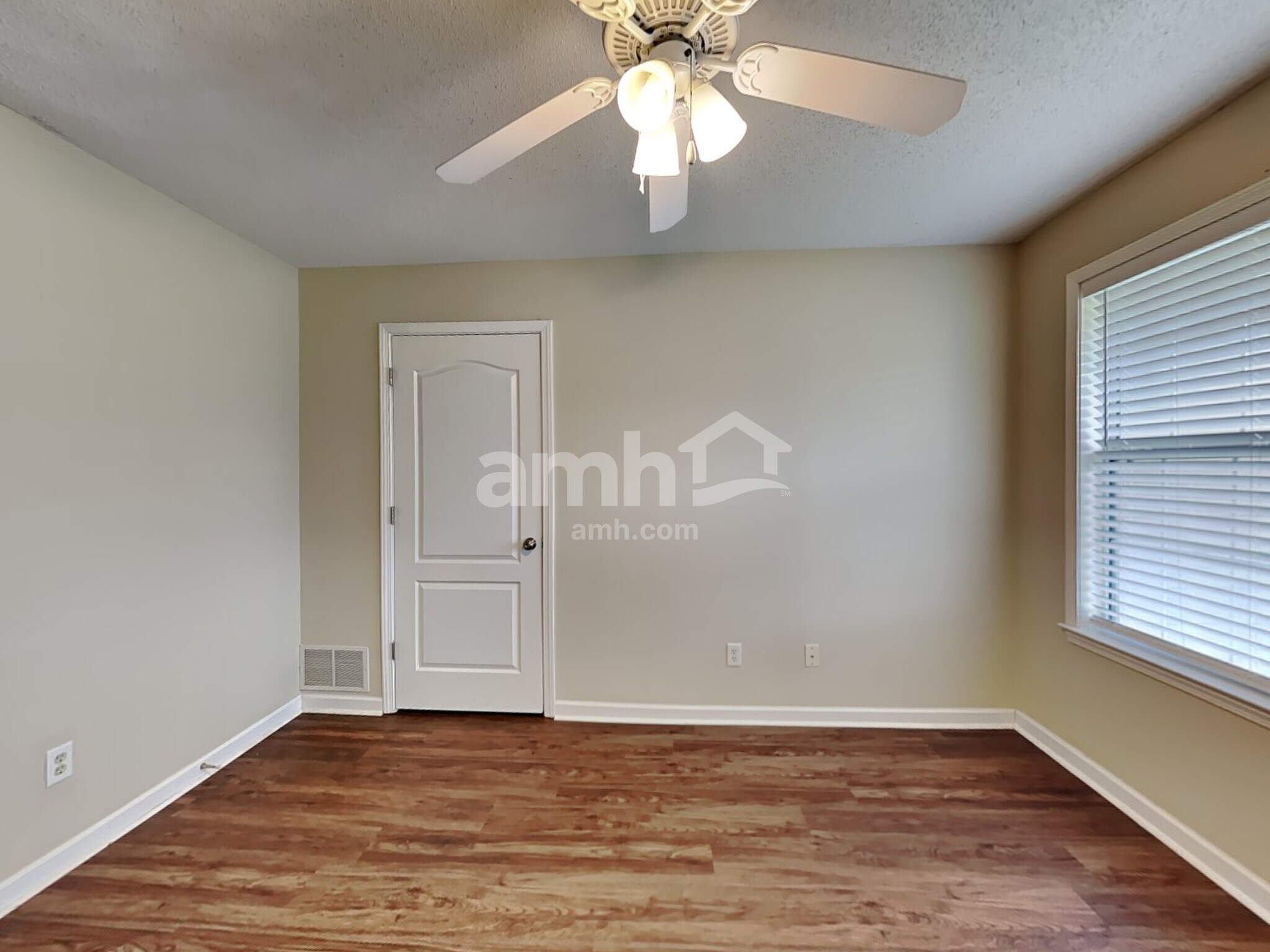 Building Photo - 9846 Alexanders Ridge Dr