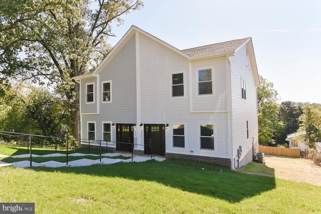 Building Photo - 5905 Eads St NE