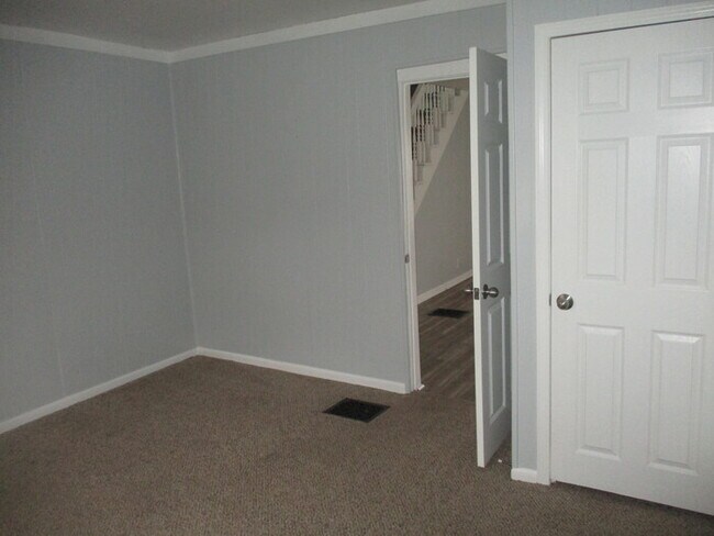 Building Photo - COMING SOON!  Updated 4 Bed 1.5 Bath Middl...