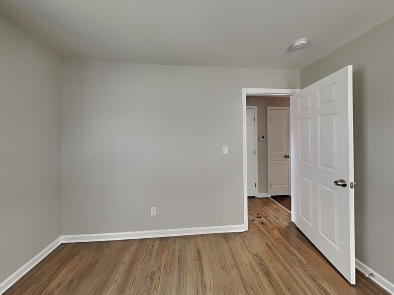 Building Photo - 7745 Madrid Ave