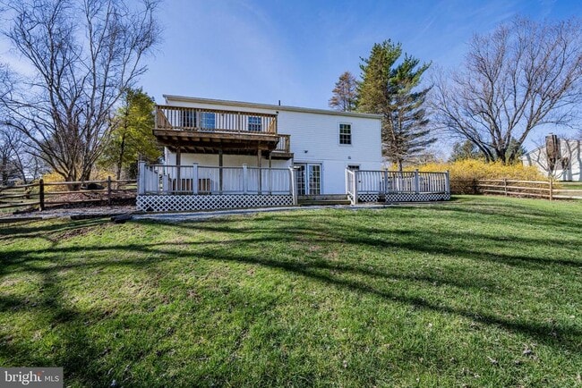 Building Photo - 2402 Raintree Ave