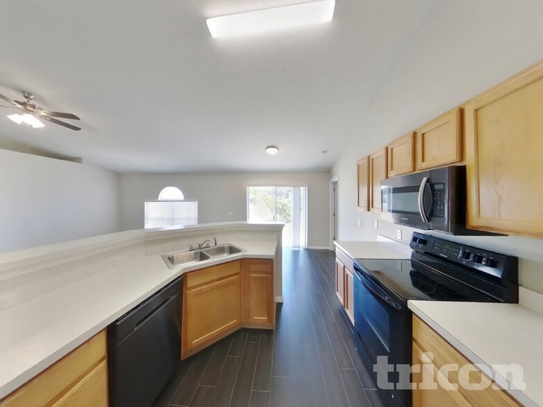 Building Photo - 5148 Jenson Ave