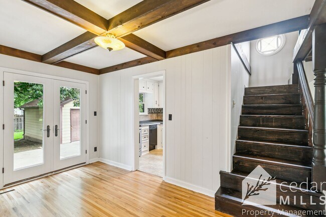 Building Photo - Updated 2 Bedroom Home with Additional Upstairs Loft just South of Kellogg