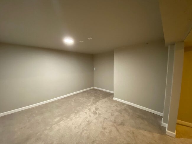 Building Photo - Beautifully Updated South Hill Home in Spo...