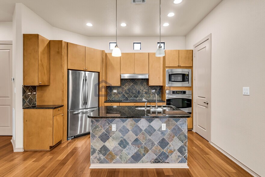 Building Photo - 1207 Beaconsfield Ln