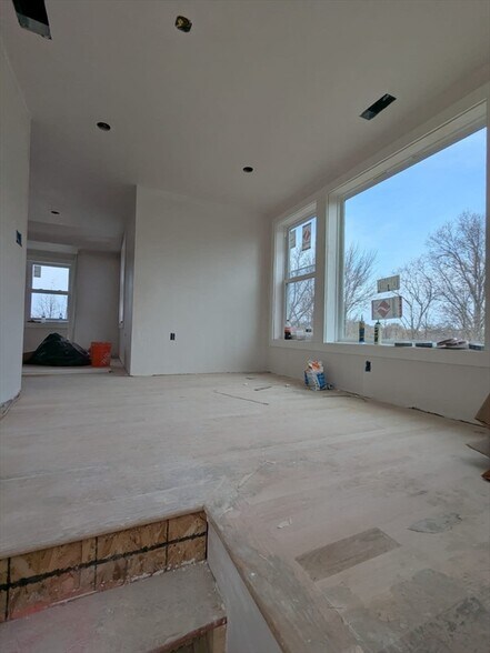 Building Photo - 105 Shore Dr