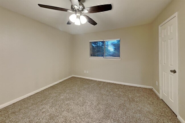 Building Photo - 26871 Castlecliff Ln