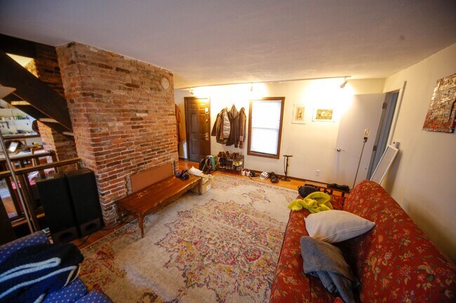 Building Photo - 107 Howe St