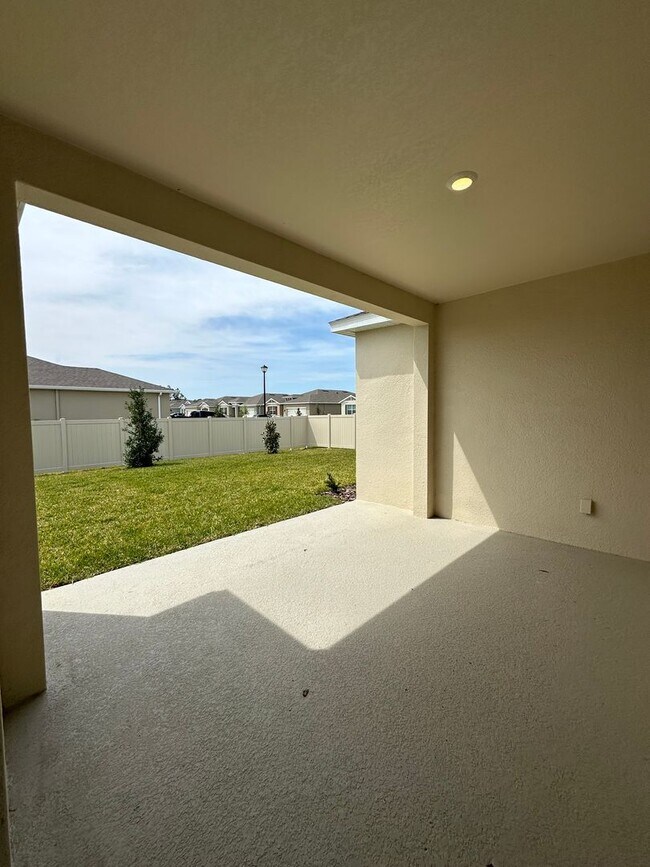 Building Photo - Fresh, new, and ready for you! Community POOL!
