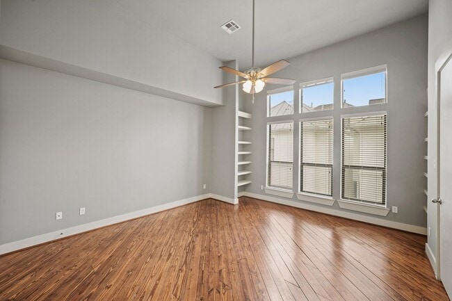Building Photo - 1813 Dart St