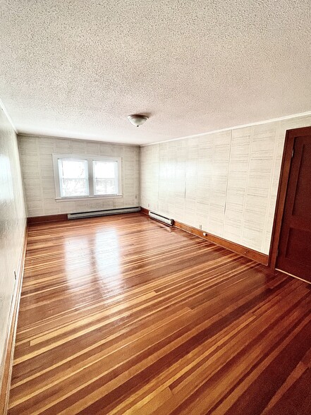 Living/dining room - 50 Bretton Rd