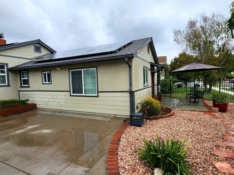 Building Photo - 6235 Aura Ave