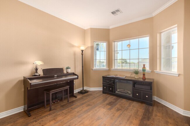 Building Photo - Beautiful 4 Bedroom Home on 1.25 ACRES in QUEEN CREEK!